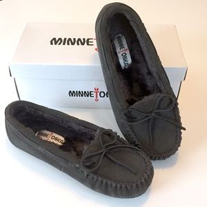 MINNETONKA JUNIOR TRAPPER MOCCASIN SLIPPER